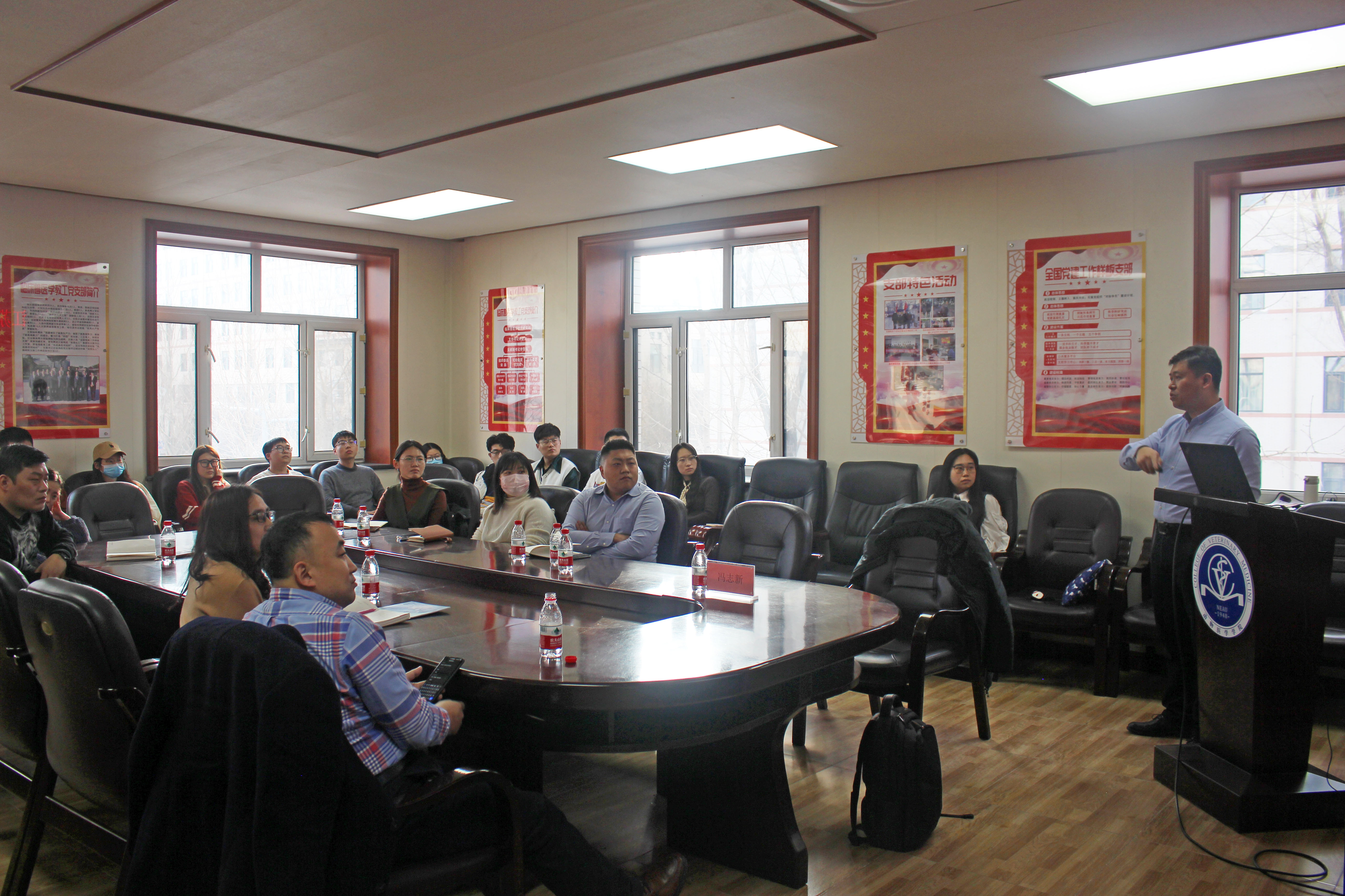 讲座现场.jpg 讲座现场.jpg